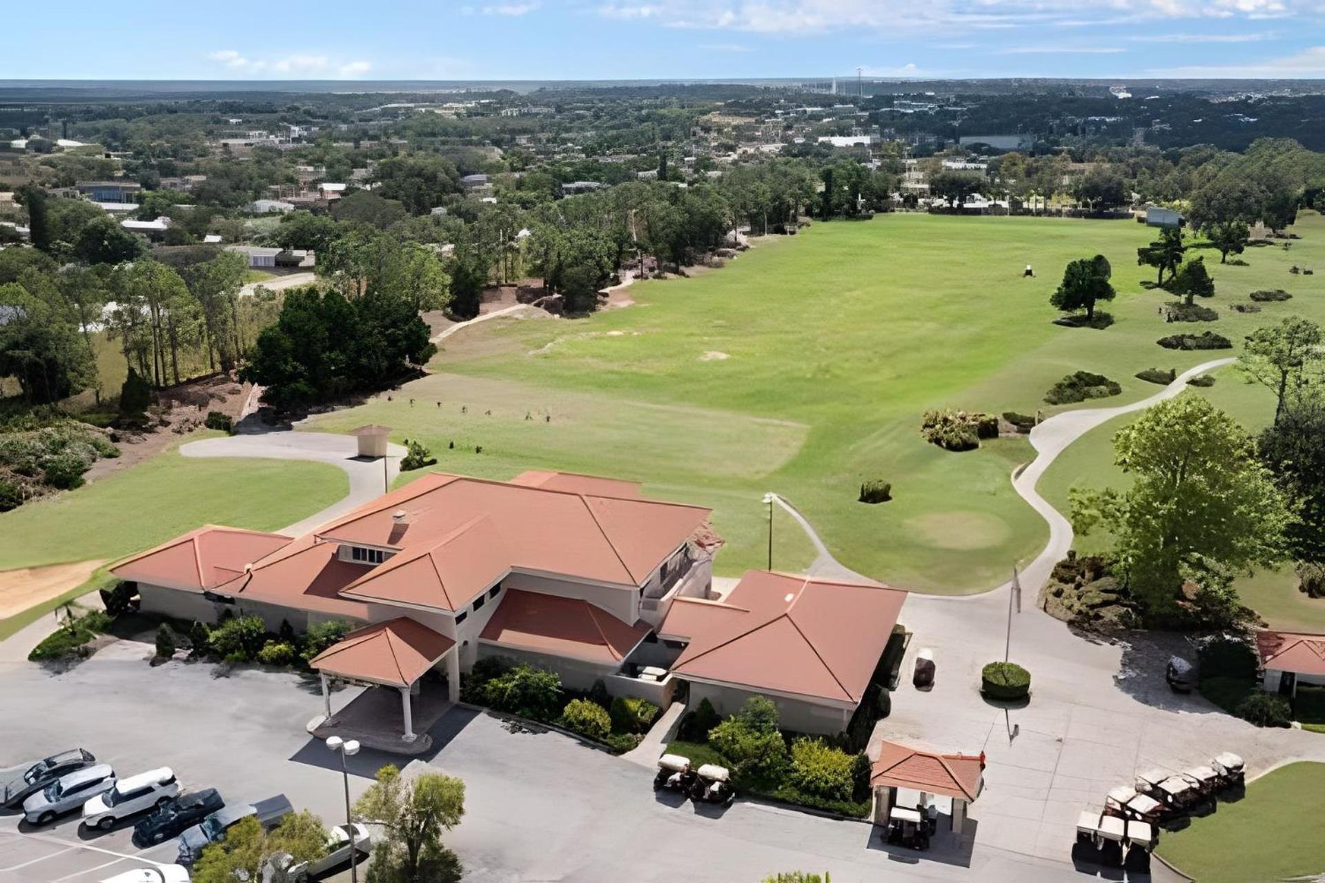 Quiet House With Pool On A Top Golf Course เฮนส์ซิตี้ ภายนอก รูปภาพ